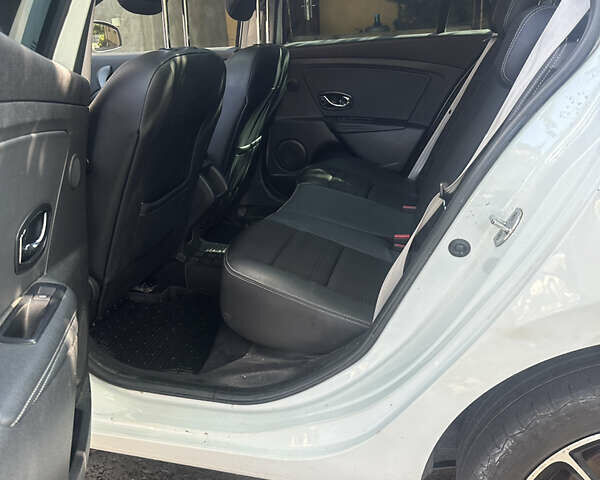 Белый Рено Меган, объемом двигателя 1.6 л и пробегом 185 тыс. км за 8300 $, фото 14 на Automoto.ua