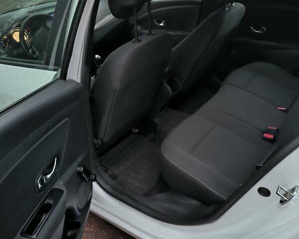 Белый Рено Меган, объемом двигателя 1.46 л и пробегом 279 тыс. км за 7800 $, фото 17 на Automoto.ua