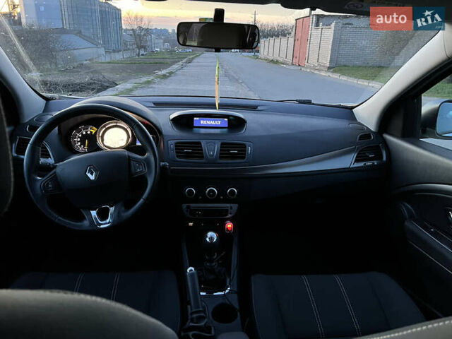 Белый Рено Меган, объемом двигателя 1.2 л и пробегом 157 тыс. км за 9000 $, фото 13 на Automoto.ua