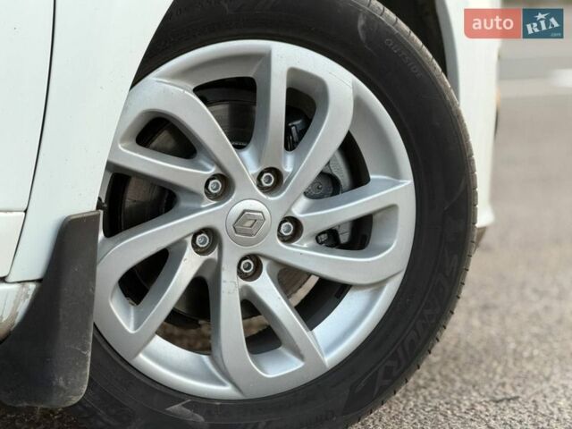 Белый Рено Меган, объемом двигателя 1.5 л и пробегом 143 тыс. км за 8599 $, фото 18 на Automoto.ua