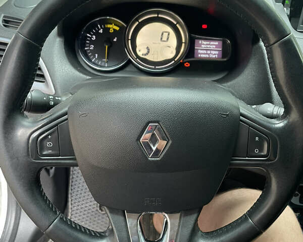 Белый Рено Меган, объемом двигателя 1.5 л и пробегом 235 тыс. км за 9100 $, фото 9 на Automoto.ua