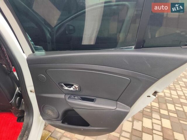 Білий Рено Меган, об'ємом двигуна 1.46 л та пробігом 331 тис. км за 8500 $, фото 10 на Automoto.ua
