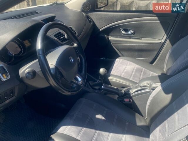 Белый Рено Меган, объемом двигателя 1.5 л и пробегом 290 тыс. км за 8200 $, фото 7 на Automoto.ua