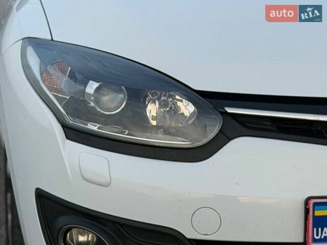 Белый Рено Меган, объемом двигателя 1.5 л и пробегом 143 тыс. км за 8599 $, фото 11 на Automoto.ua