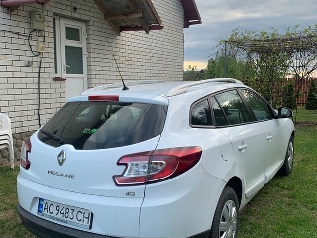 Белый Рено Меган, объемом двигателя 1.46 л и пробегом 228 тыс. км за 6700 $, фото 2 на Automoto.ua