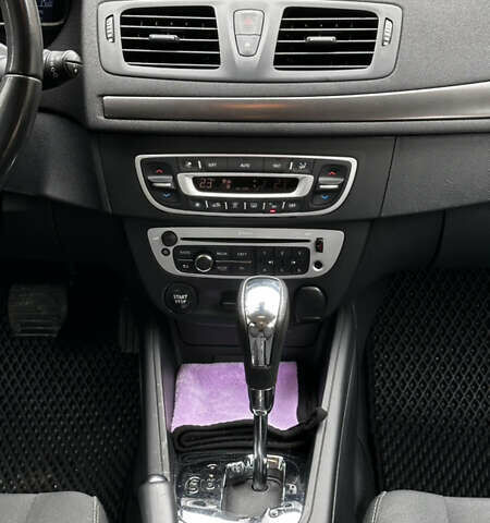 Білий Рено Меган, об'ємом двигуна 1.46 л та пробігом 270 тис. км за 8100 $, фото 20 на Automoto.ua