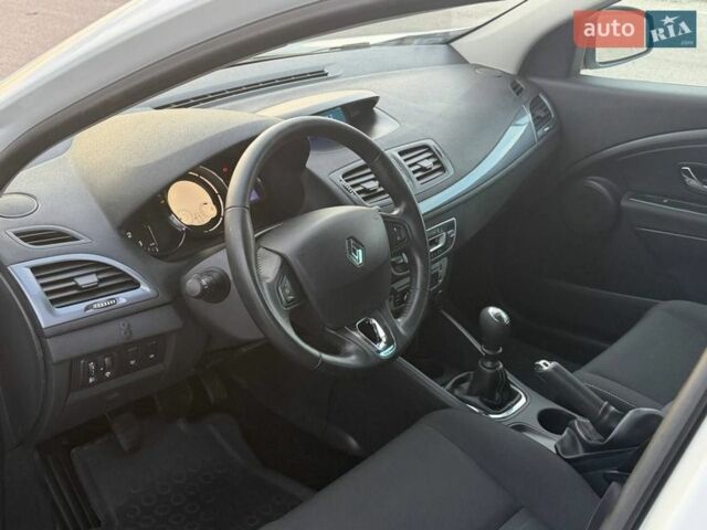 Белый Рено Меган, объемом двигателя 1.5 л и пробегом 143 тыс. км за 8599 $, фото 17 на Automoto.ua