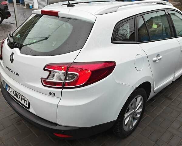 Белый Рено Меган, объемом двигателя 1.5 л и пробегом 131 тыс. км за 9300 $, фото 3 на Automoto.ua