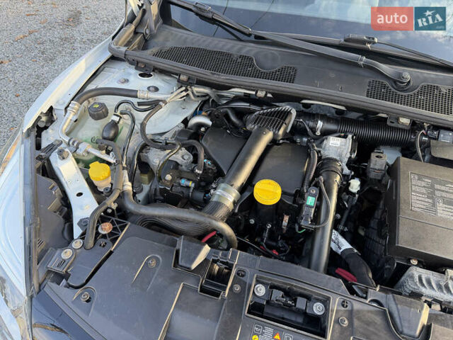 Белый Рено Меган, объемом двигателя 1.46 л и пробегом 178 тыс. км за 8550 $, фото 92 на Automoto.ua