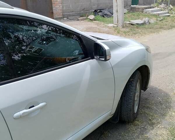 Белый Рено Меган, объемом двигателя 1.5 л и пробегом 200 тыс. км за 9800 $, фото 3 на Automoto.ua