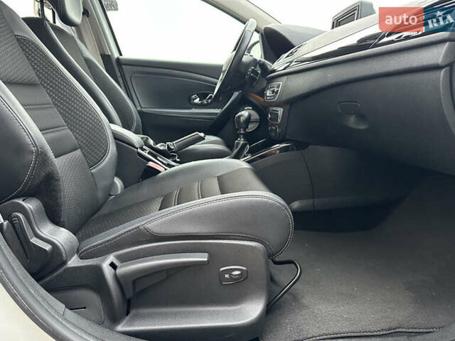 Белый Рено Меган, объемом двигателя 1.6 л и пробегом 217 тыс. км за 8750 $, фото 18 на Automoto.ua