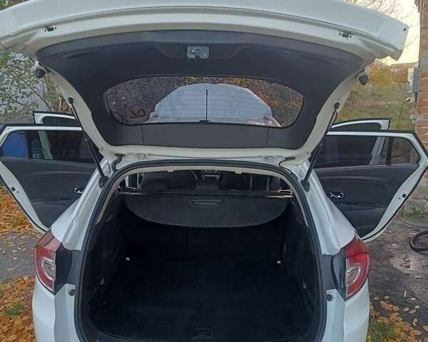 Белый Рено Меган, объемом двигателя 1.2 л и пробегом 180 тыс. км за 7200 $, фото 20 на Automoto.ua