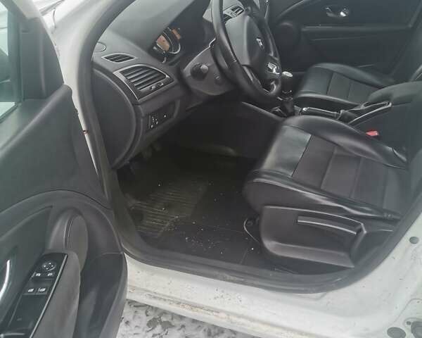 Белый Рено Меган, объемом двигателя 1.5 л и пробегом 262 тыс. км за 5500 $, фото 9 на Automoto.ua