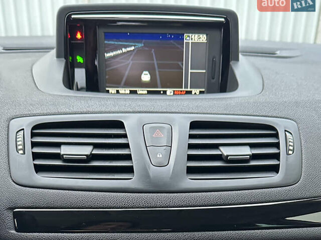 Белый Рено Меган, объемом двигателя 1.6 л и пробегом 217 тыс. км за 8750 $, фото 16 на Automoto.ua