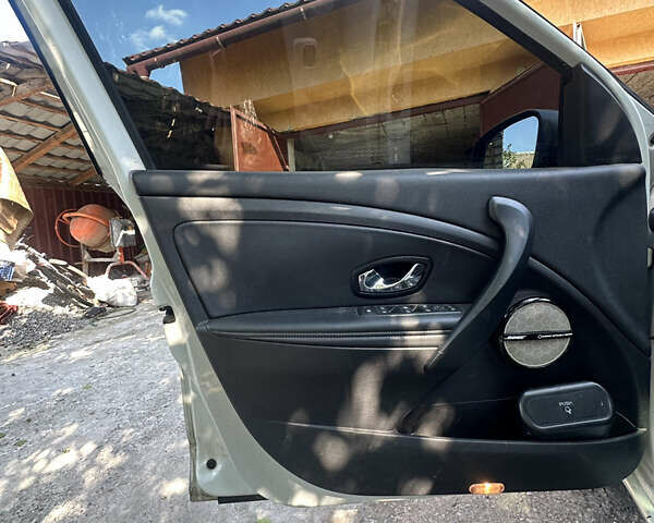 Белый Рено Меган, объемом двигателя 1.6 л и пробегом 185 тыс. км за 8300 $, фото 8 на Automoto.ua