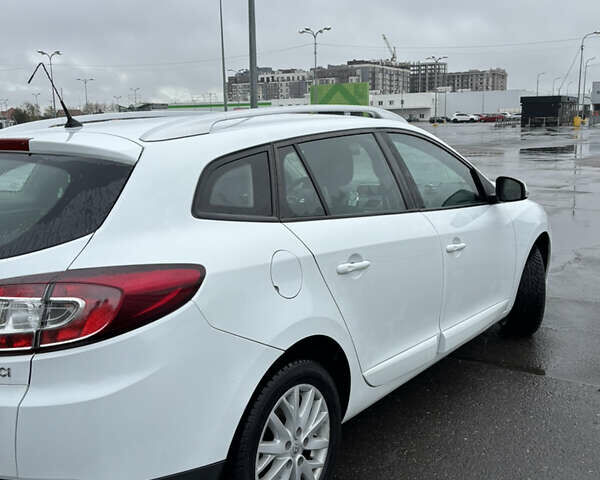 Белый Рено Меган, объемом двигателя 1.5 л и пробегом 242 тыс. км за 8700 $, фото 5 на Automoto.ua