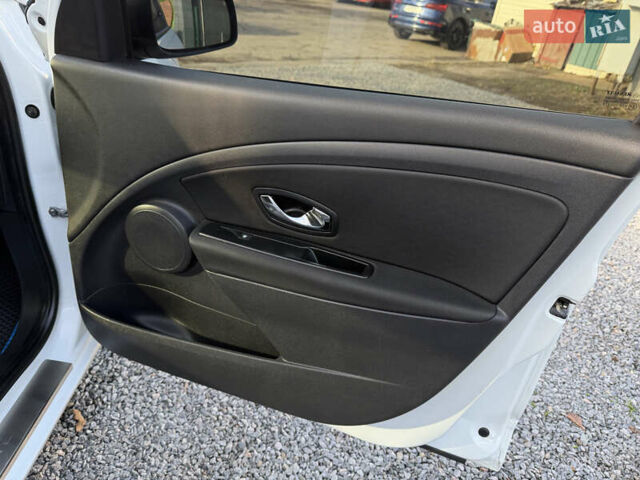 Белый Рено Меган, объемом двигателя 1.46 л и пробегом 178 тыс. км за 8550 $, фото 81 на Automoto.ua