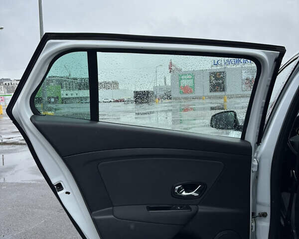 Белый Рено Меган, объемом двигателя 1.5 л и пробегом 242 тыс. км за 8700 $, фото 11 на Automoto.ua