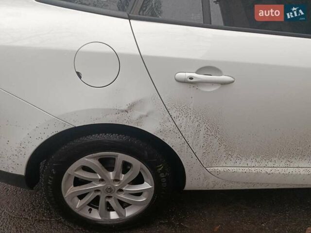 Белый Рено Меган, объемом двигателя 1.5 л и пробегом 296 тыс. км за 8000 $, фото 4 на Automoto.ua