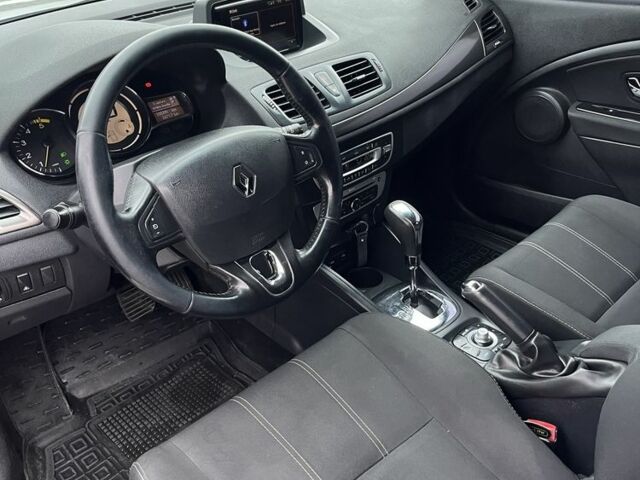 Белый Рено Меган, объемом двигателя 1.5 л и пробегом 330 тыс. км за 8500 $, фото 7 на Automoto.ua