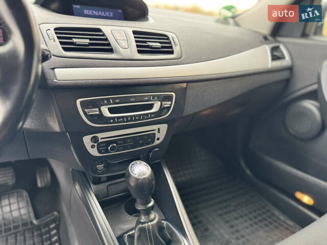 Белый Рено Меган, объемом двигателя 1.5 л и пробегом 225 тыс. км за 9850 $, фото 19 на Automoto.ua