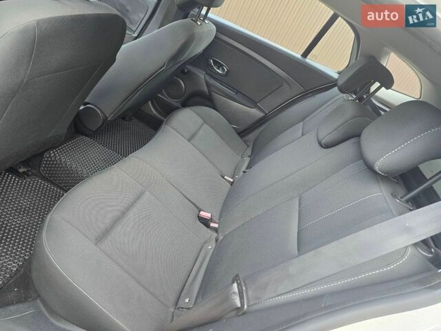 Білий Рено Меган, об'ємом двигуна 1.46 л та пробігом 232 тис. км за 7800 $, фото 10 на Automoto.ua