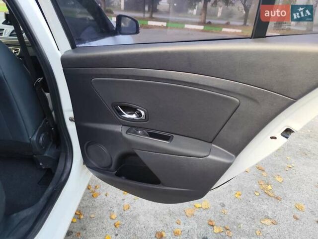 Білий Рено Меган, об'ємом двигуна 1.5 л та пробігом 165 тис. км за 8150 $, фото 45 на Automoto.ua