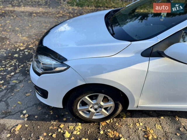 Белый Рено Меган, объемом двигателя 1.46 л и пробегом 140 тыс. км за 8500 $, фото 7 на Automoto.ua