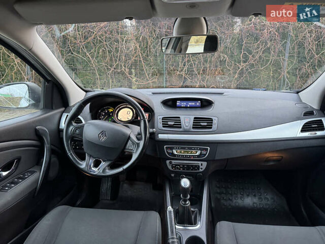 Білий Рено Меган, об'ємом двигуна 1.6 л та пробігом 227 тис. км за 7999 $, фото 31 на Automoto.ua