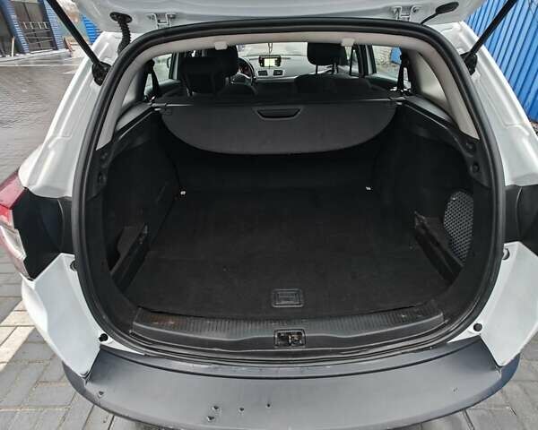 Белый Рено Меган, объемом двигателя 1.5 л и пробегом 131 тыс. км за 9300 $, фото 20 на Automoto.ua