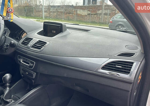 Белый Рено Меган, объемом двигателя 1.46 л и пробегом 320 тыс. км за 7999 $, фото 13 на Automoto.ua