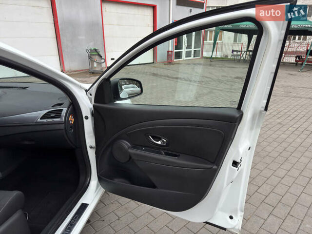 Белый Рено Меган, объемом двигателя 1.5 л и пробегом 278 тыс. км за 8900 $, фото 11 на Automoto.ua