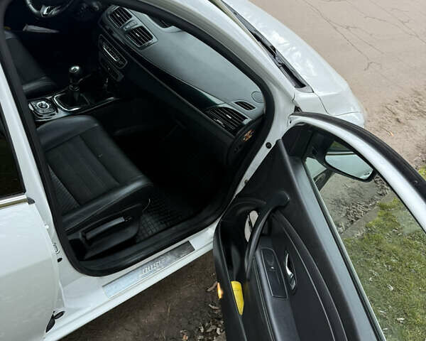 Белый Рено Меган, объемом двигателя 1.6 л и пробегом 246 тыс. км за 9900 $, фото 11 на Automoto.ua