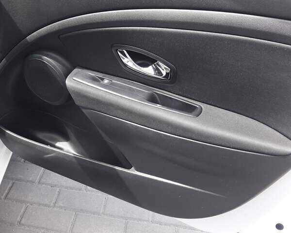 Белый Рено Меган, объемом двигателя 1.46 л и пробегом 220 тыс. км за 9200 $, фото 21 на Automoto.ua