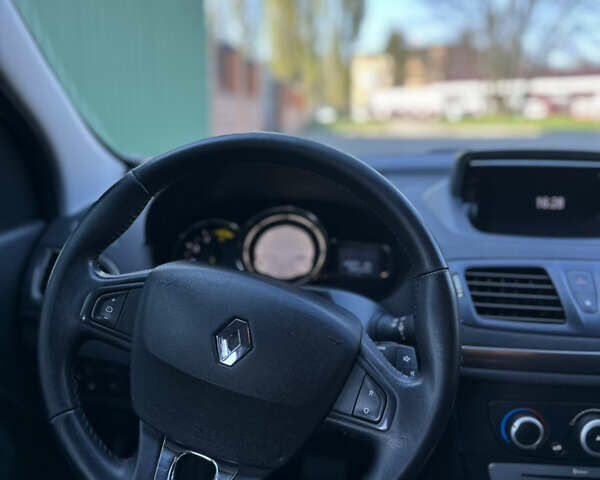 Белый Рено Меган, объемом двигателя 1.5 л и пробегом 165 тыс. км за 9500 $, фото 7 на Automoto.ua