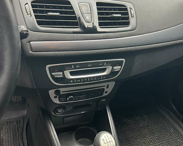 Белый Рено Меган, объемом двигателя 1.46 л и пробегом 206 тыс. км за 7300 $, фото 14 на Automoto.ua