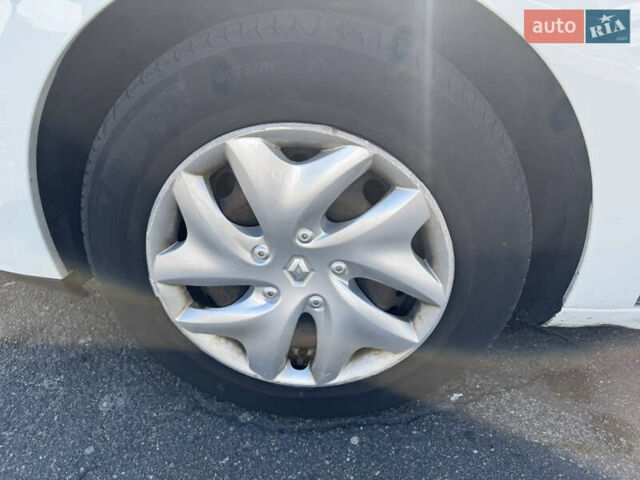 Білий Рено Меган, об'ємом двигуна 1.46 л та пробігом 308 тис. км за 8500 $, фото 8 на Automoto.ua