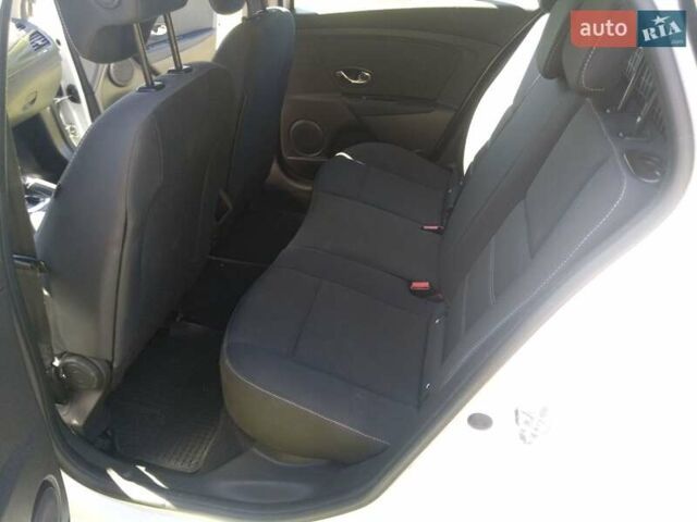 Белый Рено Меган, объемом двигателя 1.5 л и пробегом 180 тыс. км за 10499 $, фото 34 на Automoto.ua