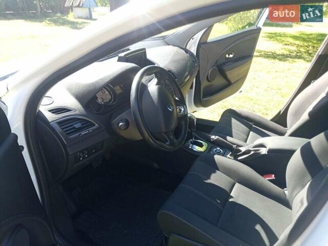 Белый Рено Меган, объемом двигателя 1.5 л и пробегом 180 тыс. км за 10499 $, фото 36 на Automoto.ua