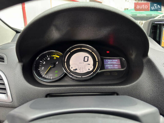 Белый Рено Меган, объемом двигателя 1.5 л и пробегом 278 тыс. км за 8900 $, фото 38 на Automoto.ua