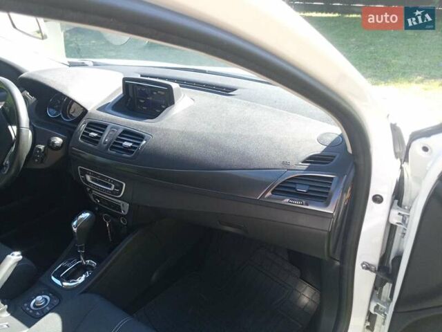 Белый Рено Меган, объемом двигателя 1.5 л и пробегом 180 тыс. км за 10499 $, фото 24 на Automoto.ua