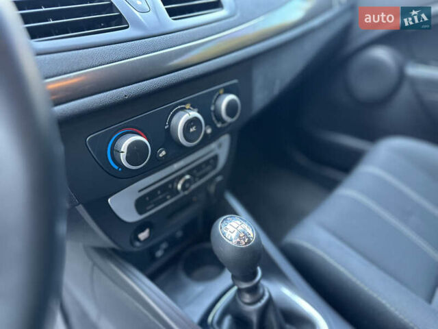 Белый Рено Меган, объемом двигателя 1.5 л и пробегом 165 тыс. км за 9500 $, фото 14 на Automoto.ua