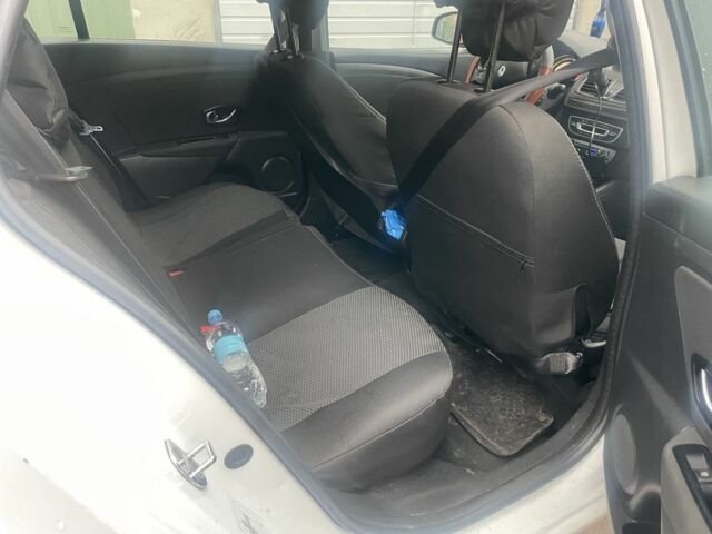 Белый Рено Меган, объемом двигателя 1.5 л и пробегом 450 тыс. км за 7327 $, фото 6 на Automoto.ua