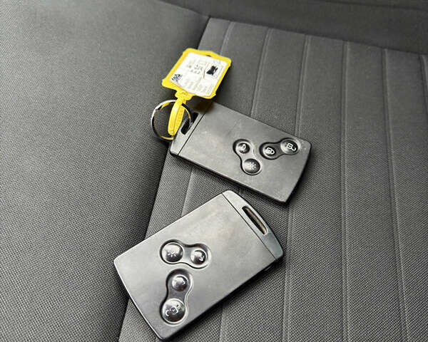 Белый Рено Меган, объемом двигателя 1.5 л и пробегом 278 тыс. км за 8900 $, фото 46 на Automoto.ua