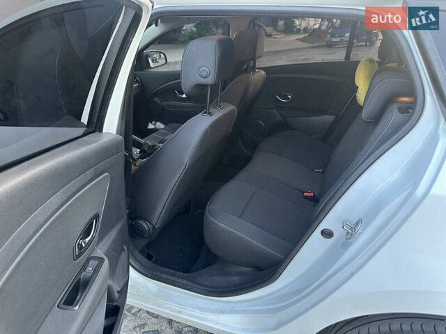 Белый Рено Меган, объемом двигателя 1.46 л и пробегом 146 тыс. км за 10799 $, фото 5 на Automoto.ua