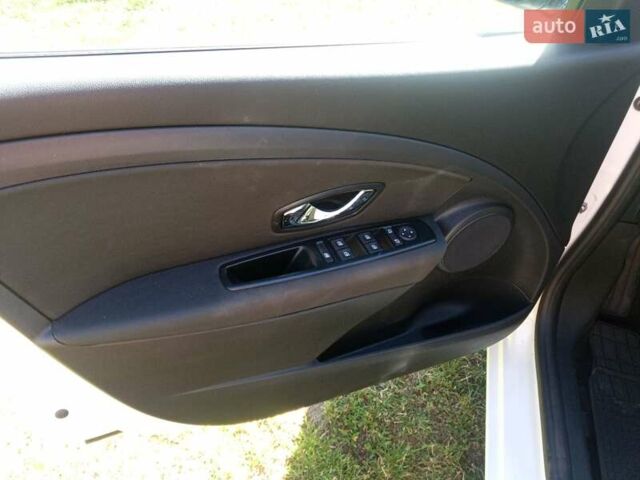 Белый Рено Меган, объемом двигателя 1.5 л и пробегом 180 тыс. км за 10499 $, фото 29 на Automoto.ua