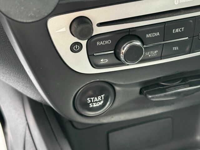 Белый Рено Меган, объемом двигателя 1.5 л и пробегом 226 тыс. км за 8900 $, фото 11 на Automoto.ua