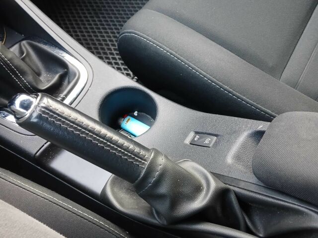 Белый Рено Меган, объемом двигателя 1.44 л и пробегом 206 тыс. км за 8900 $, фото 4 на Automoto.ua