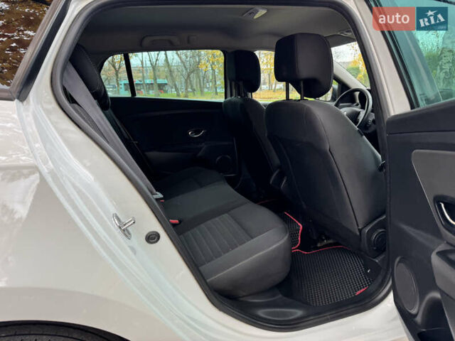 Белый Рено Меган, объемом двигателя 1.46 л и пробегом 215 тыс. км за 8450 $, фото 14 на Automoto.ua