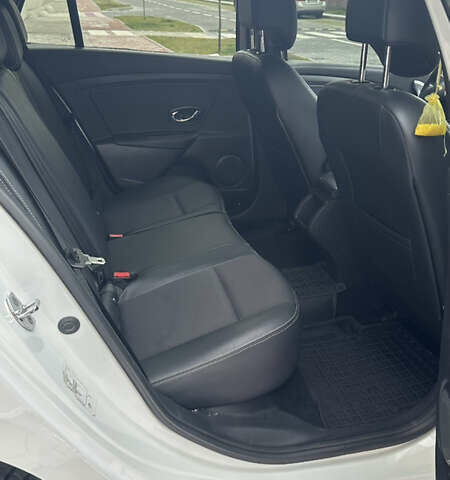 Белый Рено Меган, объемом двигателя 1.46 л и пробегом 320 тыс. км за 7999 $, фото 11 на Automoto.ua